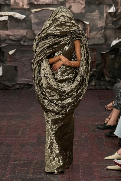 Look 9